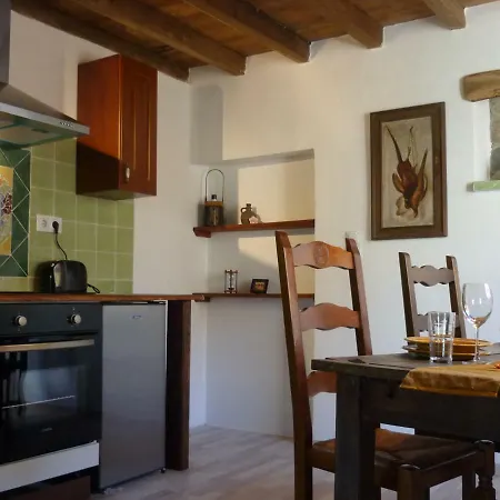 Maison Vue Pyrenees * Sarraguzan