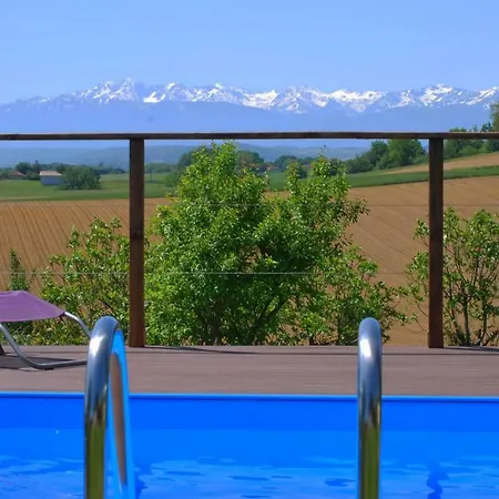 Maison Vue Pyrenees * Sarraguzan